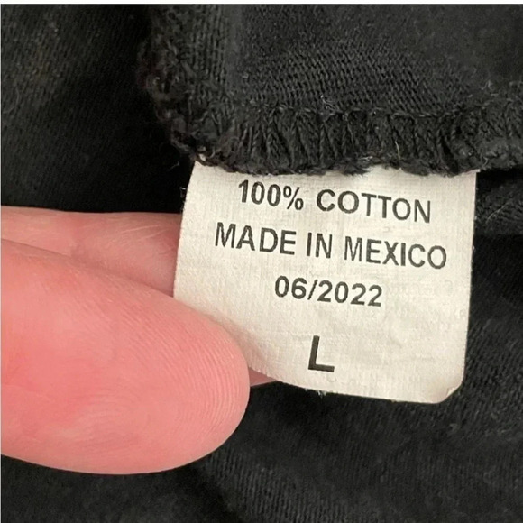 Stranger Things Netflix Black  Graphic Short Sleeves Cropped T-Shirt SZ L #1068 - Picture 11 of 12